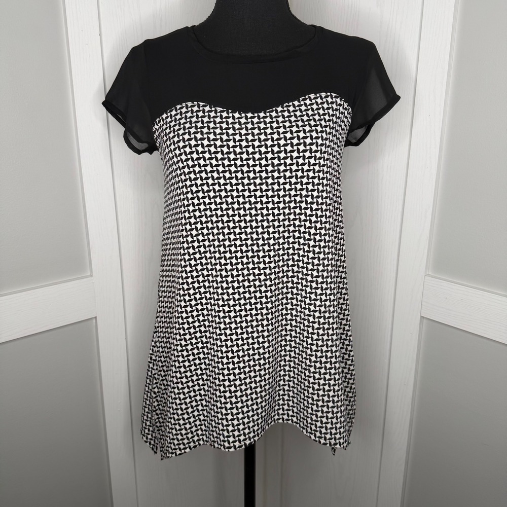 White House Black Market Top Womens XS Black White Geometric Chiffon Sleeve